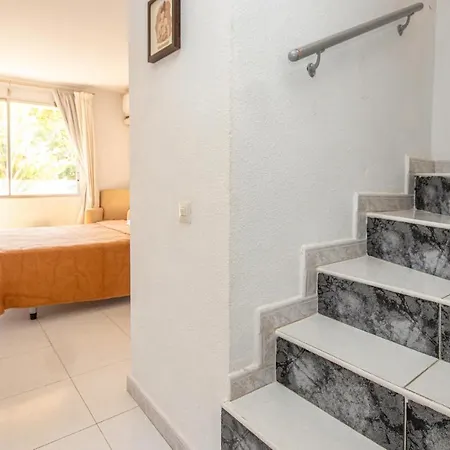 Stunning In Chapas With 1 Bedrooms, Wifi And Outdoor Swimming Pool Apartamento *