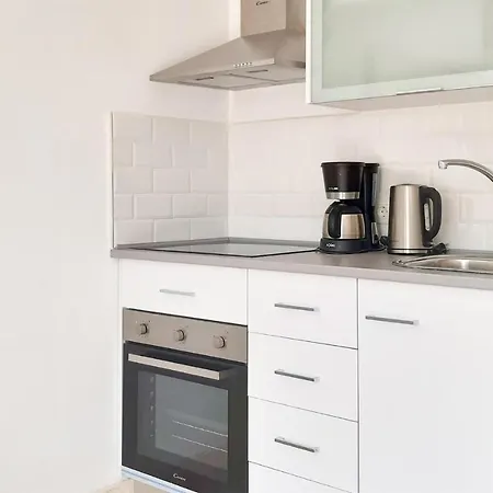Apartamento Stunning In Chapas With 1 Bedrooms, Wifi And Outdoor Swimming Pool Marbella